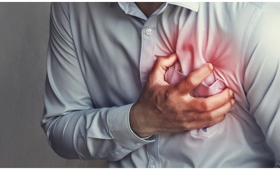Domowe sposoby na ból serca – jak złagodzić ból w klatce?