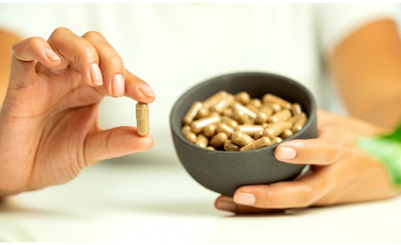 Ashwagandha: kiedy brać? Rano czy wieczorem?