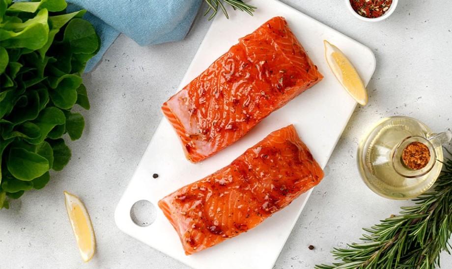 Pieczona ryba w marynacie z annato – przepis krok po kroku